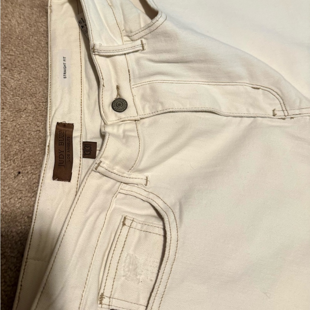 Judy Blue (off white) jeans. Boutique purchased new. Very soft. Size 13/31.